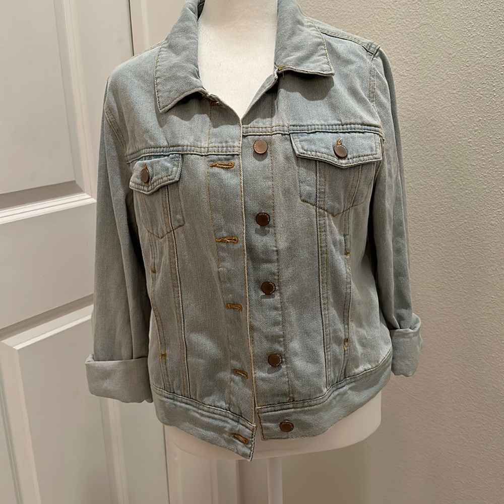 Ashley-vintage charm SZ medium light washed denim jacket